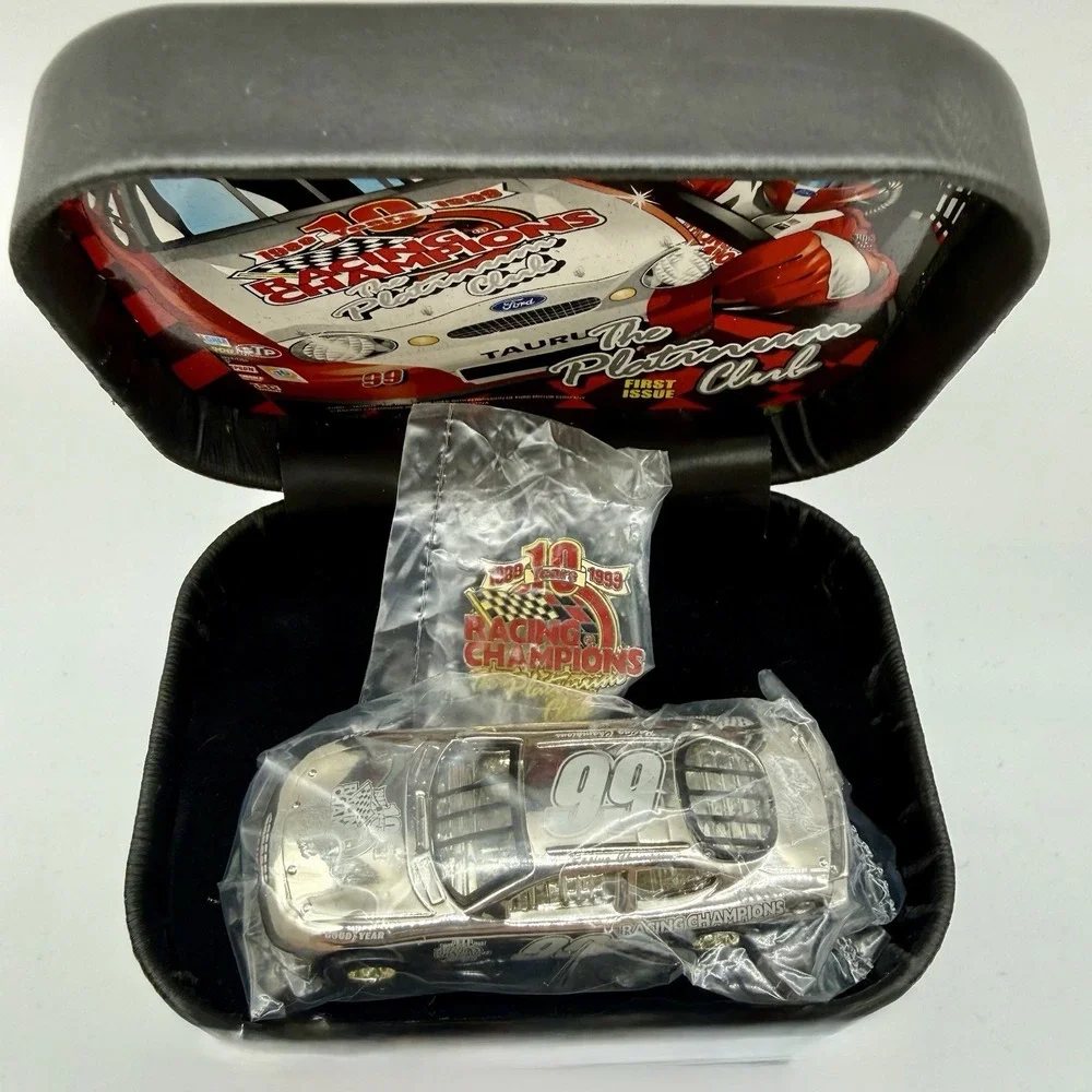 Platinum Club 10 Years Nascar 99 Ford Taurus‎ & Pin Racing Champions 1/64 Scale